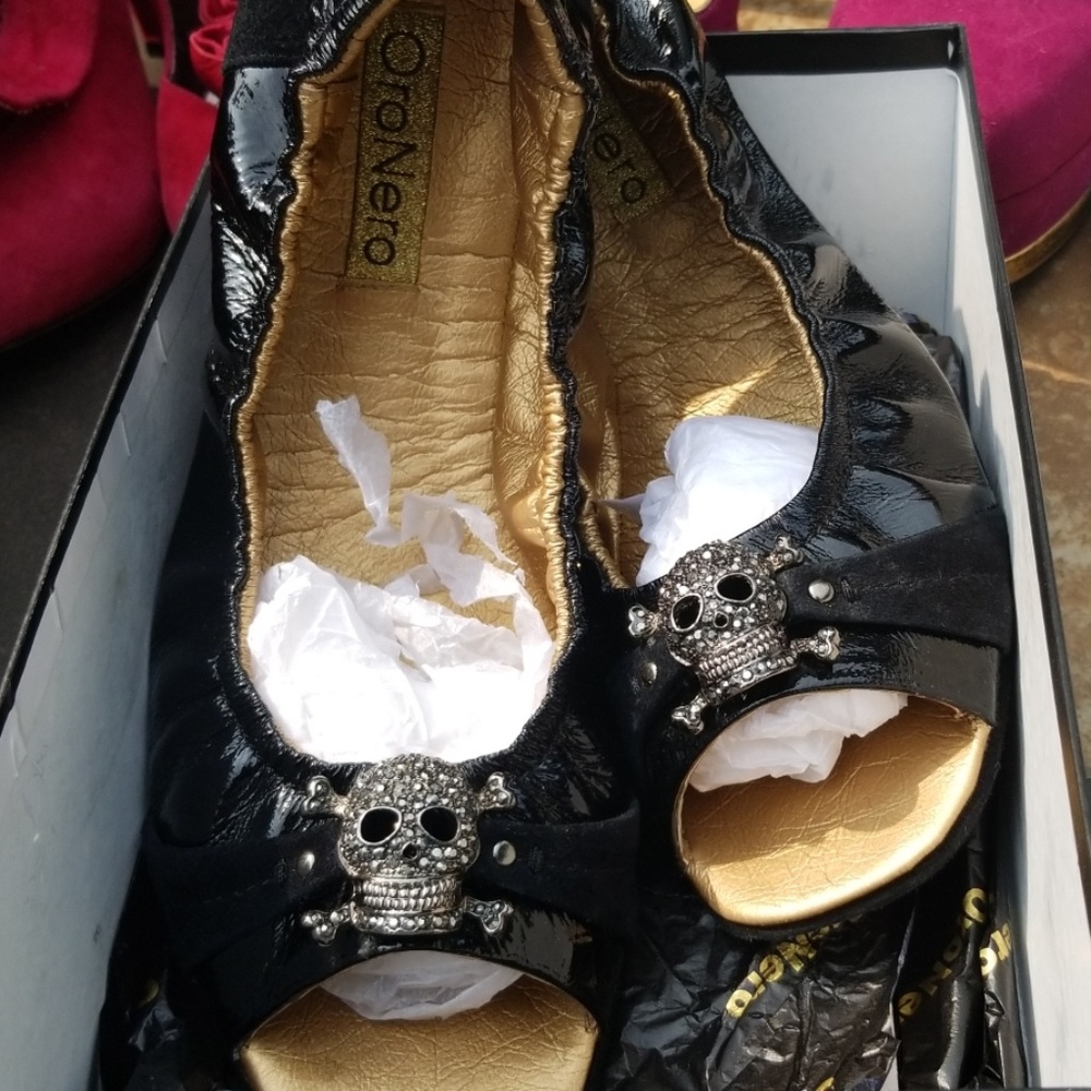 Oro Nero Open-Toe Flats